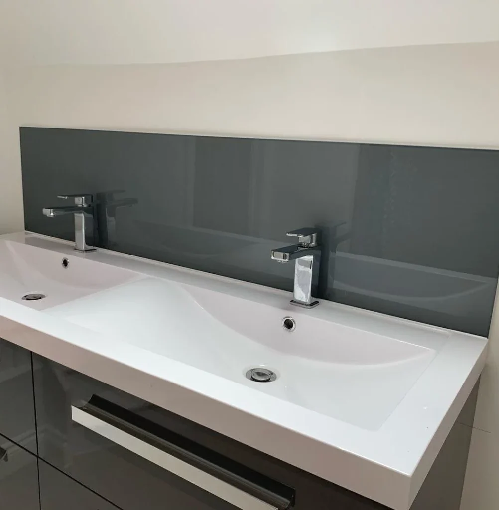 Bathroom glass splashback