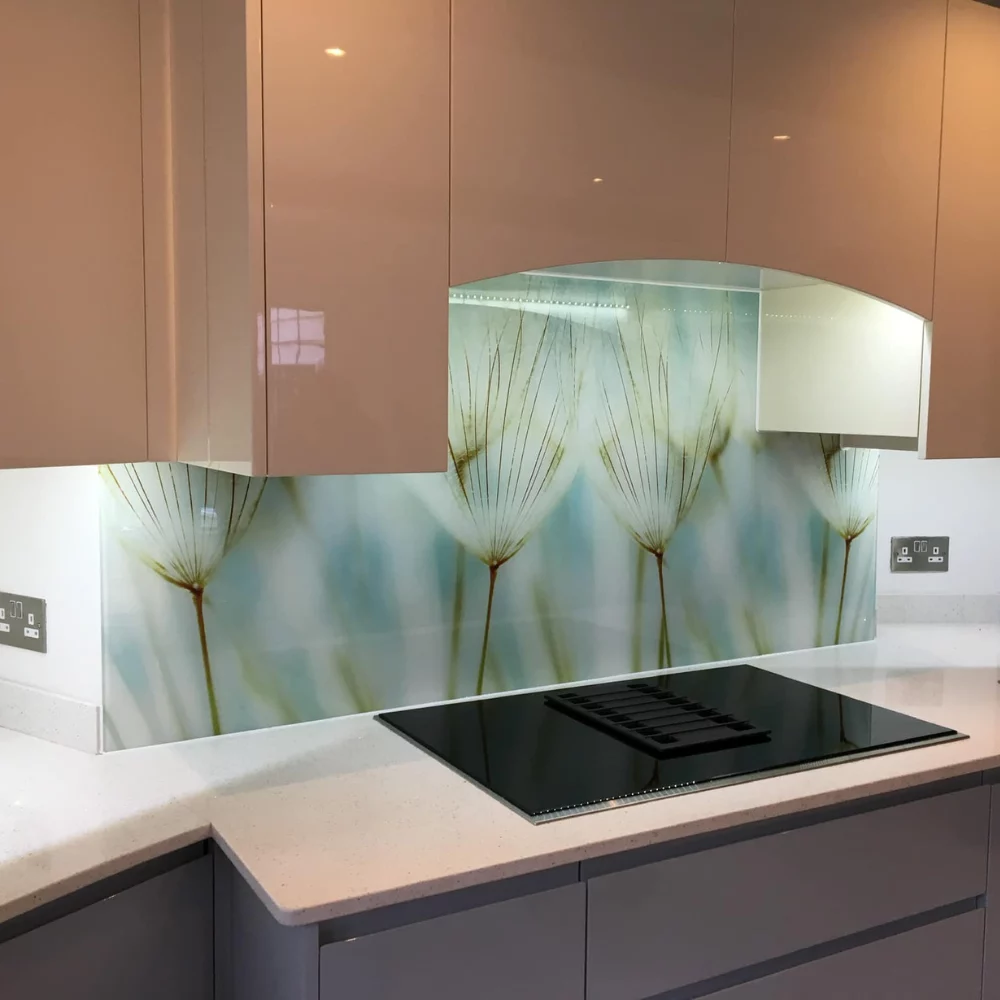 Kitchen glass splashback